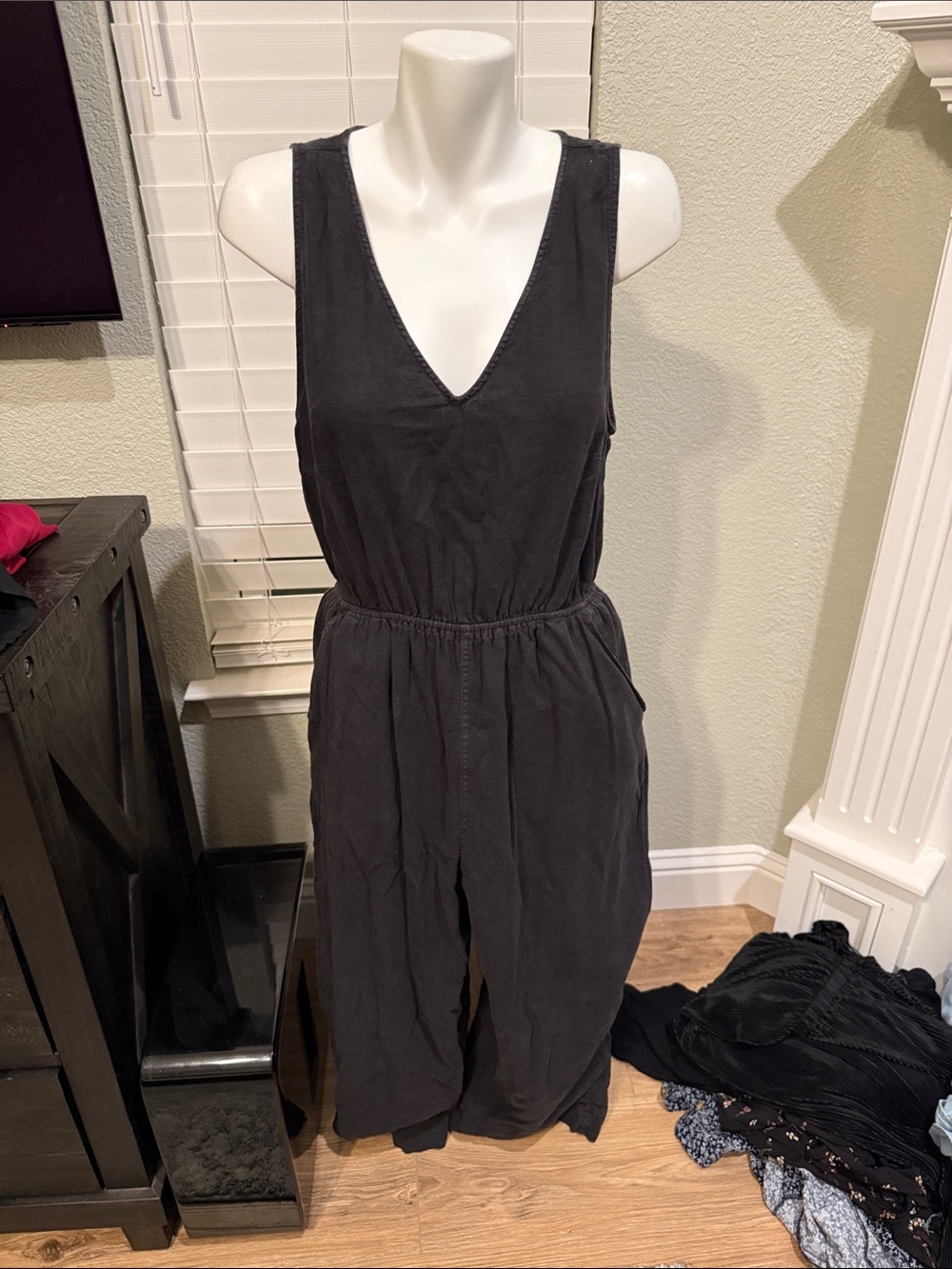 Universal thread open back jumpsuit - L